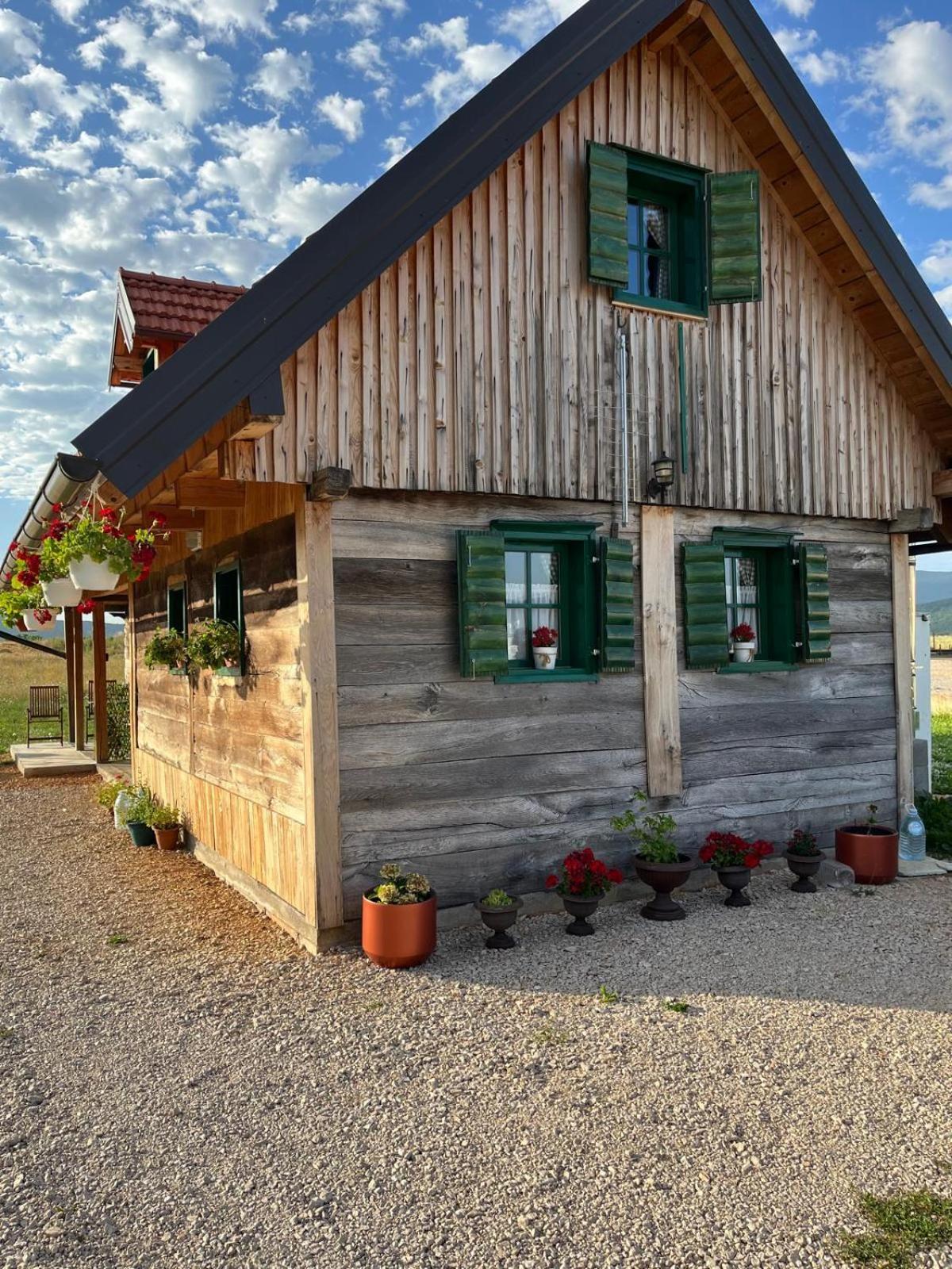Wooden House Ante Self Check - In And Check - Out Apartment โอโทชาส ภายนอก รูปภาพ