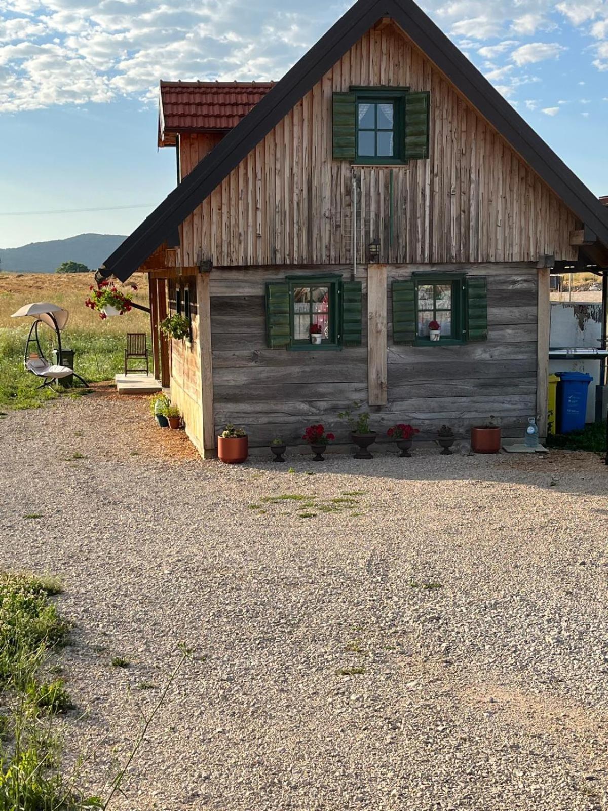 Wooden House Ante Self Check - In And Check - Out Apartment โอโทชาส ภายนอก รูปภาพ